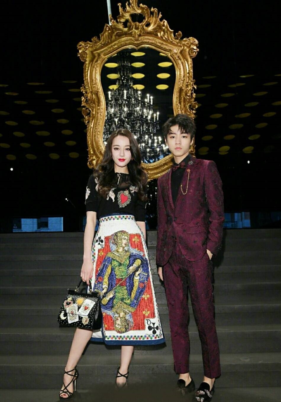 迪丽热巴王俊凯时装周合照曝光,男帅女靓,hold