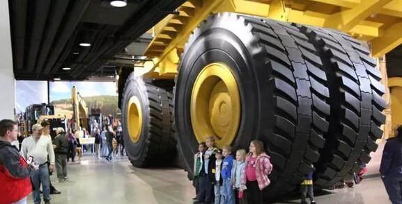 什么交真正的土豪? 这款车一天烧油300万, 轮胎可买辆宝马Z4!