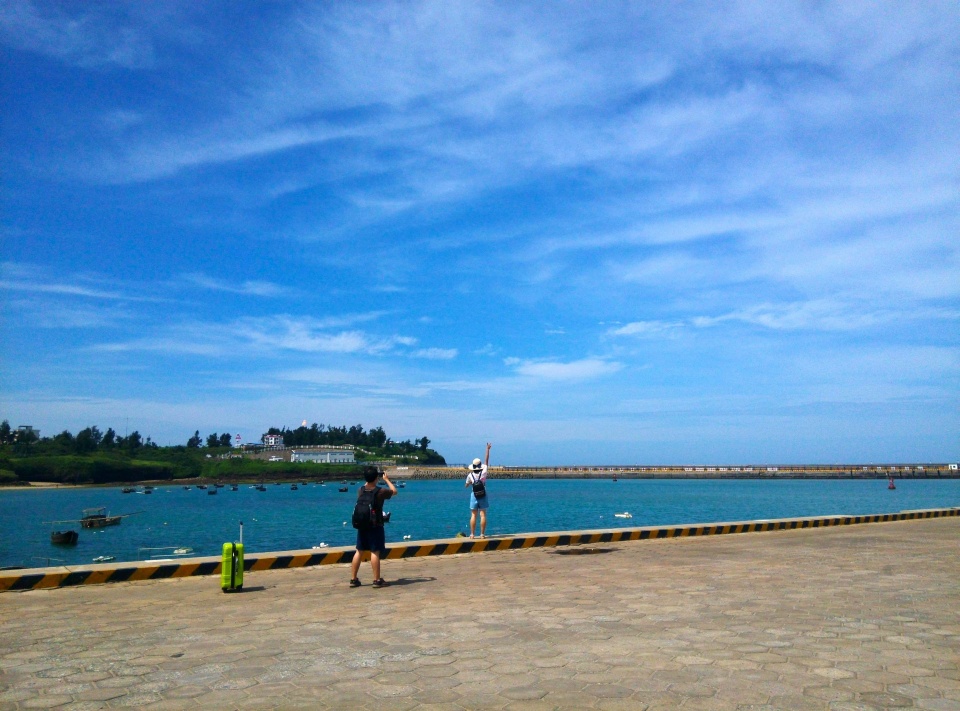 在广西与广东交界处,有个美丽的海滨城市,是海