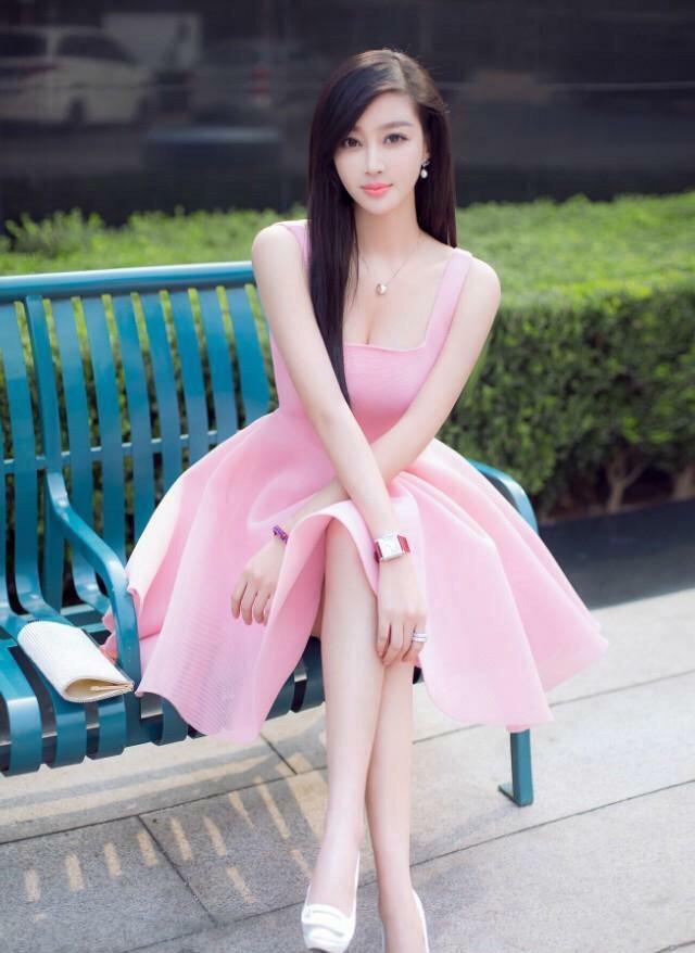 炎炎裙子已过,步入凉凉秋日,但穿美女的美女依班主任夏日微盘图片