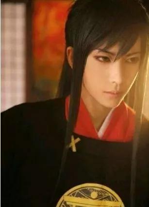 被称“cos界一姐”熊叔,气质似鹿晗,卸了妆简直“辣眼睛”!