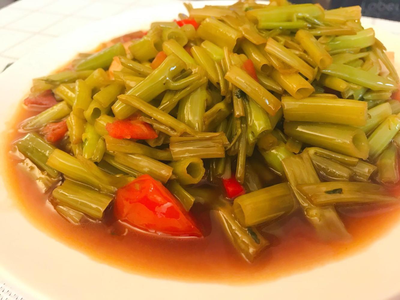 哈哈~当然是"空心菜"拉(有没有觉得这句话好冷)坦白说,尧妹是个从小