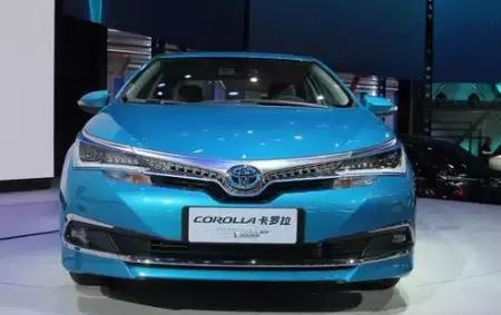 2018款丰田卡罗拉，颜值和空间比轩逸都好，家用首选仅12万！