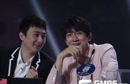 王思聪开黑玩《绝地求生》 直播大骂林更新只