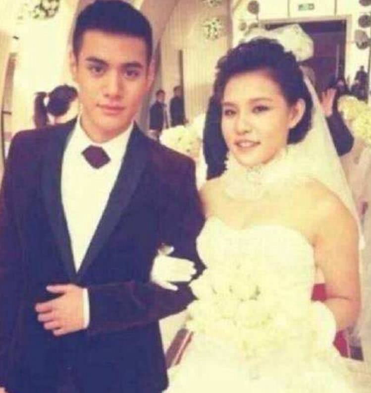 谢依霖的童年照,打小是表情包,如今逆袭嫁鲜肉