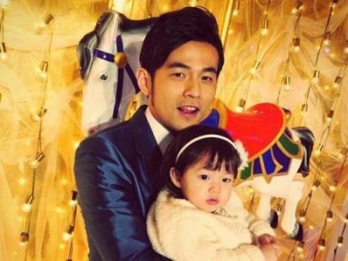 昆凌3岁女儿成摄影师，为妈妈拍摄酷炫美照