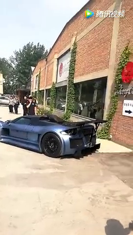 富二代开的这款超级跑车 却没人知道是什么牌子, 你知道吗