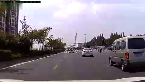 安全警示录：送外卖电动车闯红灯交通事故车祸！