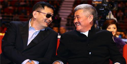 在本山大叔背后默默付出的男人, 平日里却开着这辆车子