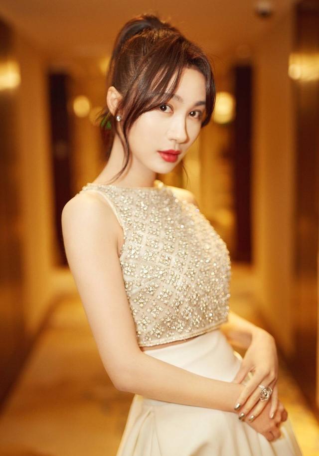 动感之星蓉儿红色内衣_动感之星蓉儿