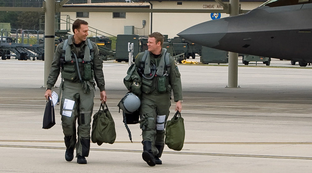 飞行员工作好不好 4fa5-hezpzwu1912694.jpg