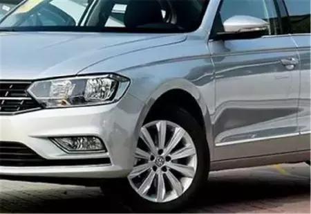 最傲娇的合资车又降价，当年23万如今10万落地，车标是国人信仰