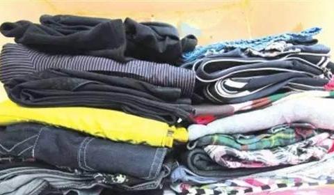 小区旧衣回收箱:是公益还是生意?...