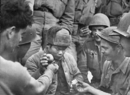 84岁老人受不公待遇近30年,逝世后另一个身份