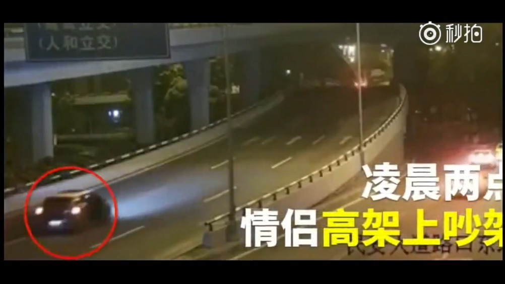 汽车 全球汽车 要不是后面的大货车鸣笛提醒，这个电动车女子已经没活命的机...