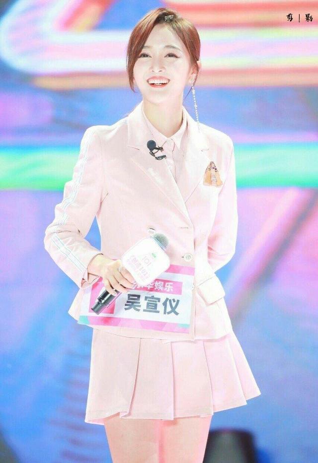 吴宣仪家人未露面,不如来看可颜可甜可治愈的