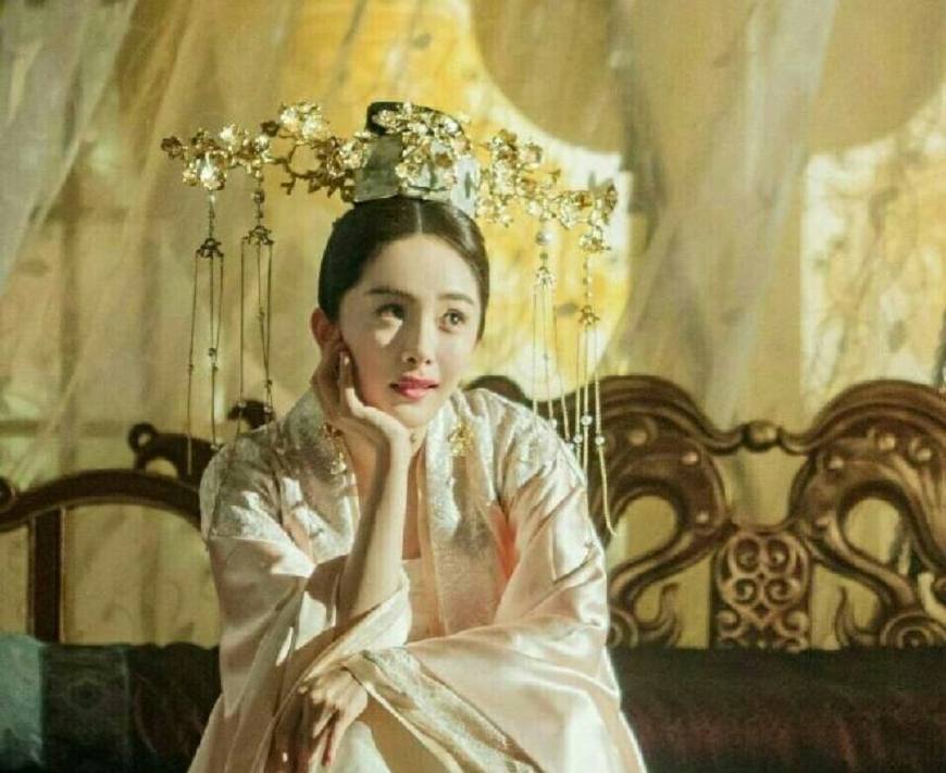 杨幂确认出演《九州斛珠夫人》遭质疑,网友:“嫌弃”又是仙侠剧