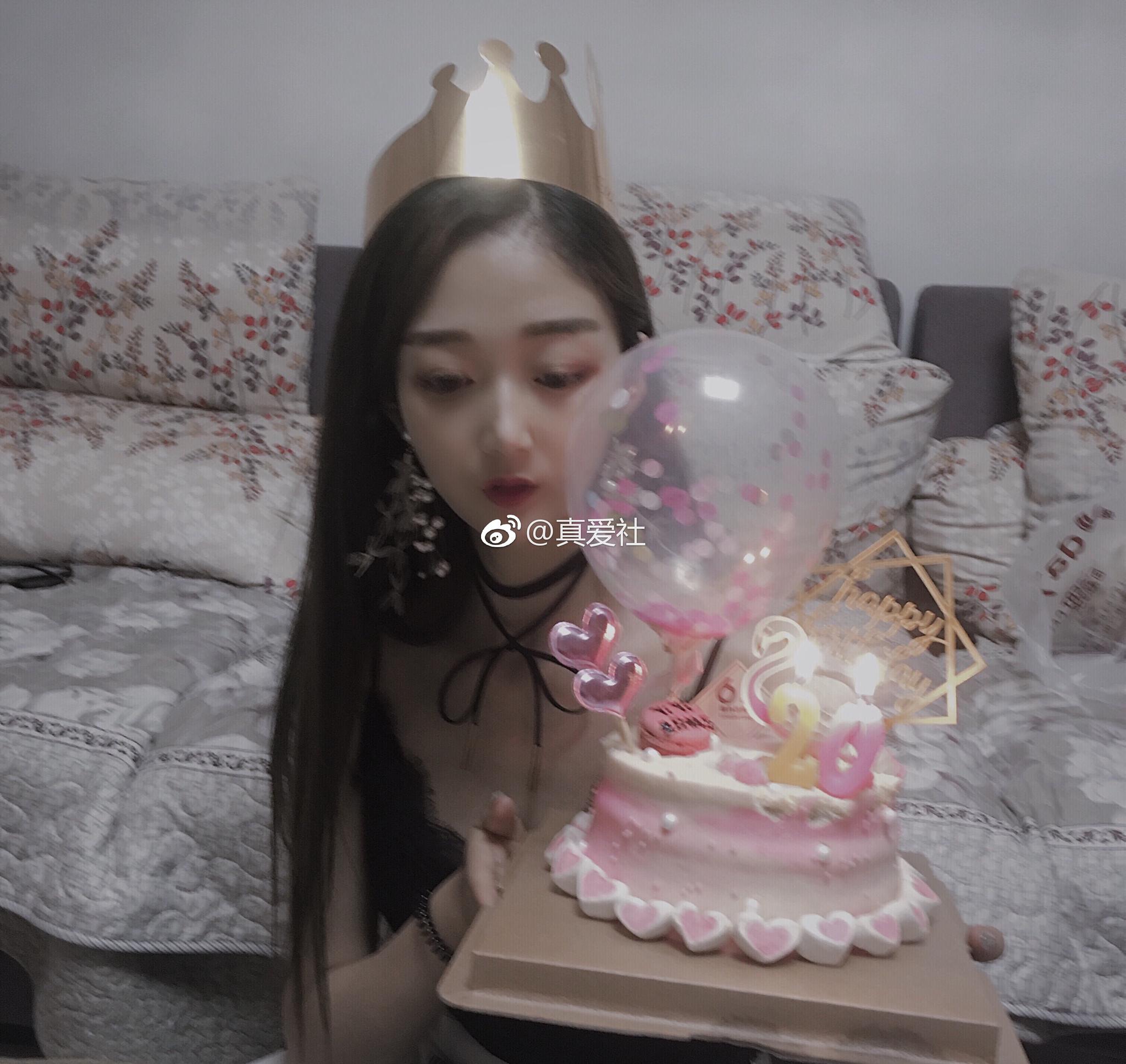 我爱你,胜于昨日,略匮明朝。