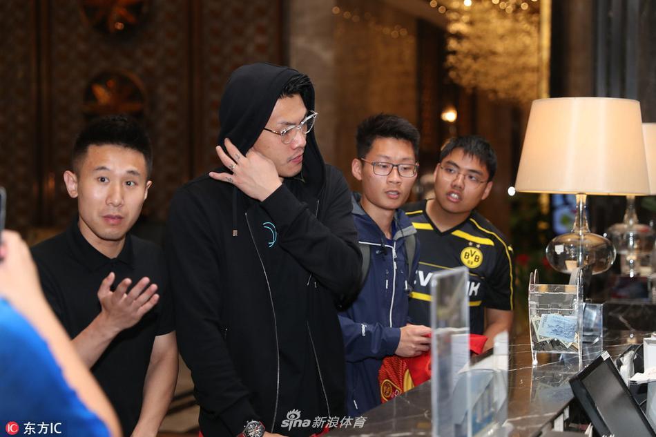 2018年5月22日,江苏南京,国足抵达下榻酒店,备