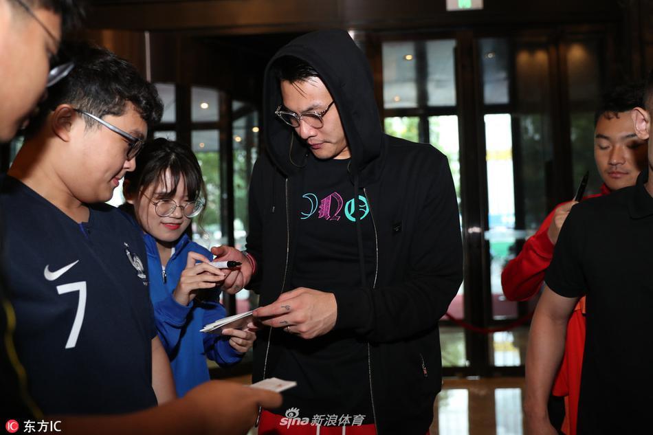 2018年5月22日,江苏南京,国足抵达下榻酒店,备