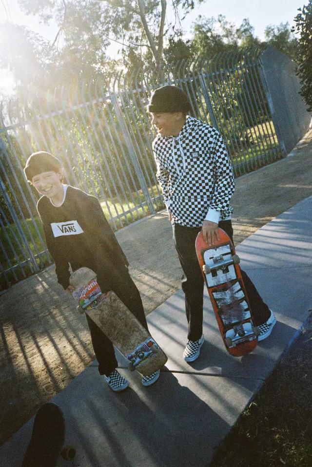 格格不入的年轻人都穿VANS