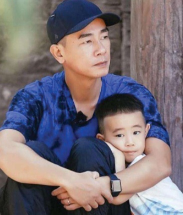 同样参加《爸爸去哪儿》,陈小春翻红,张亮"改行",他却离婚了