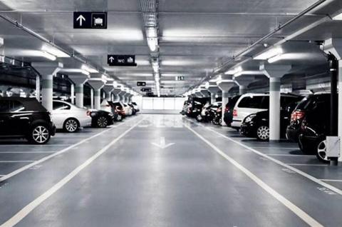 别羡慕开奔驰宝马的同龄人，“有钱人”的生活并没有那么快乐