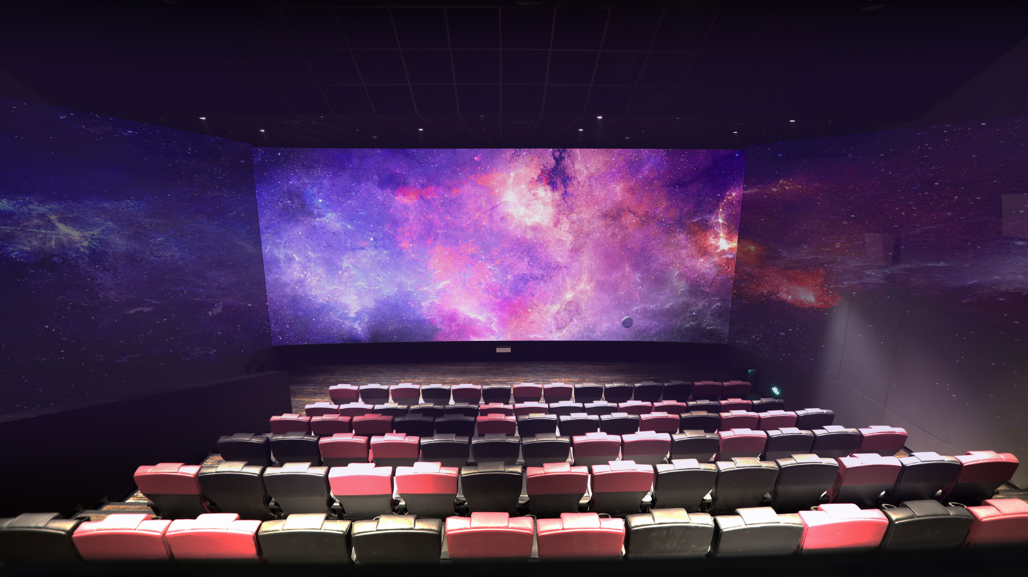 昨日吴亦凡空降英皇电影城-北京英皇集团中心店