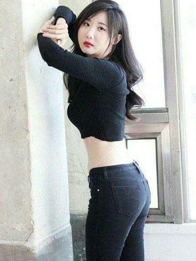 牛仔裤时尚帅气让美女瞬间拥有女神范儿,展现与众不同