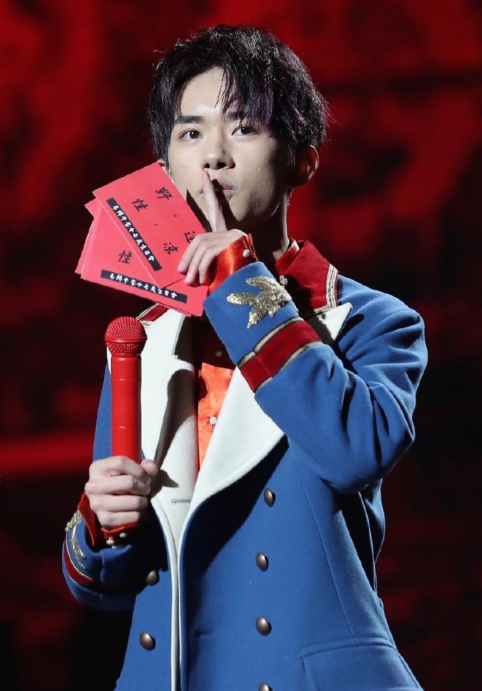 易烊千玺生日会视频图片