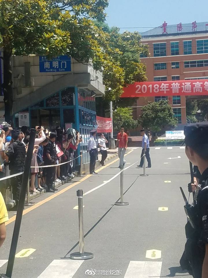 贵阳高考第一个走出考场的学生!网友的评论太