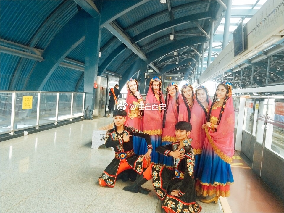 西安惊现骆驼逛街?还有西域美女!