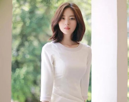 2018最新中短发发型，8款中短发做洋气小姐姐