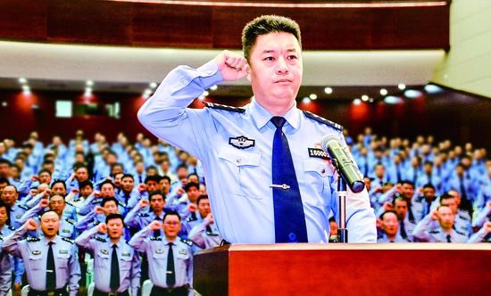 市公安局举行首次宪法宣誓仪式