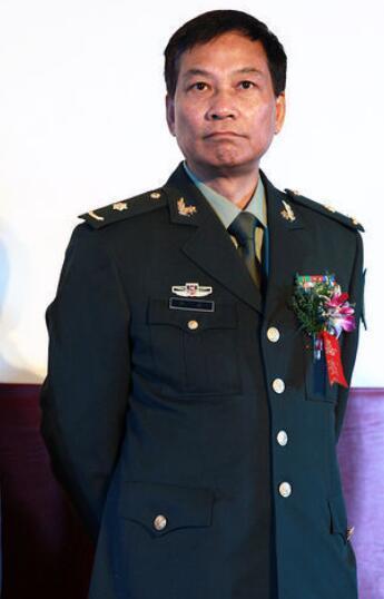黄梅莹因《渴望》走红 “姐弟恋”婚姻37年恩爱如初 儿子是导演