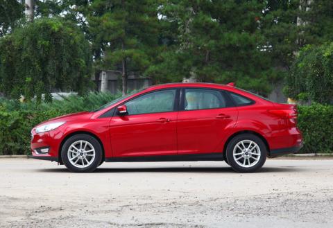 曾经的一代天骄福克斯，如今为何销量惨淡沦为背景板？