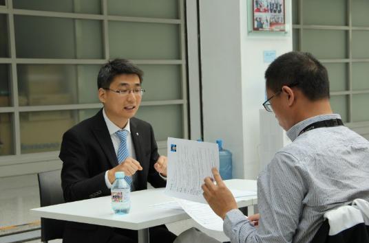 面试官:老员工问工资,你怎么委婉拒绝?专科生