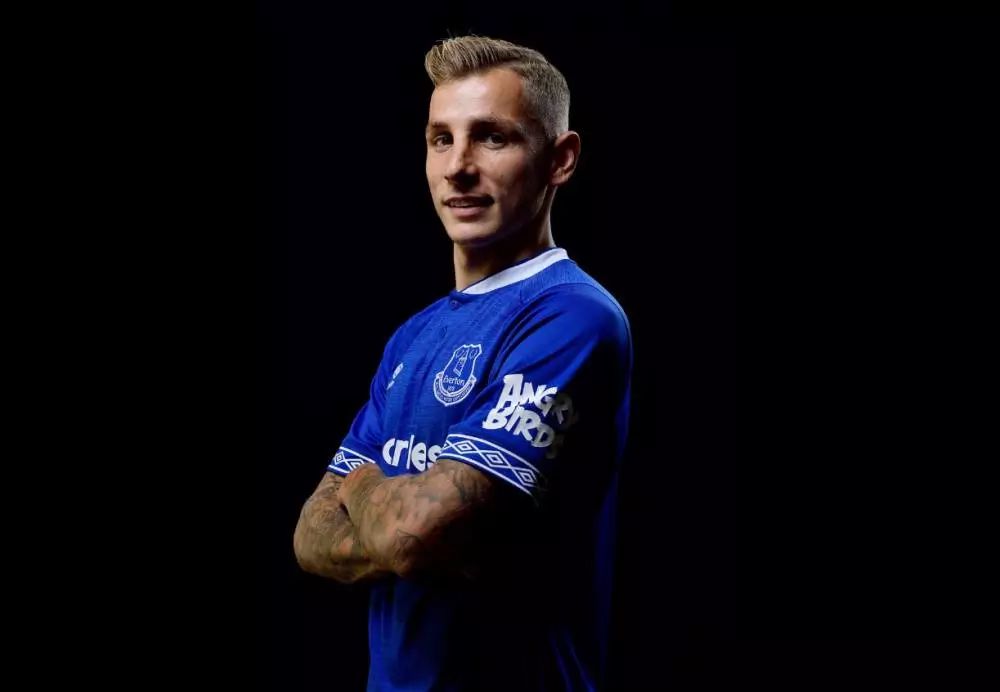 【要闻】巴萨后卫迪涅正式转会加盟埃弗顿