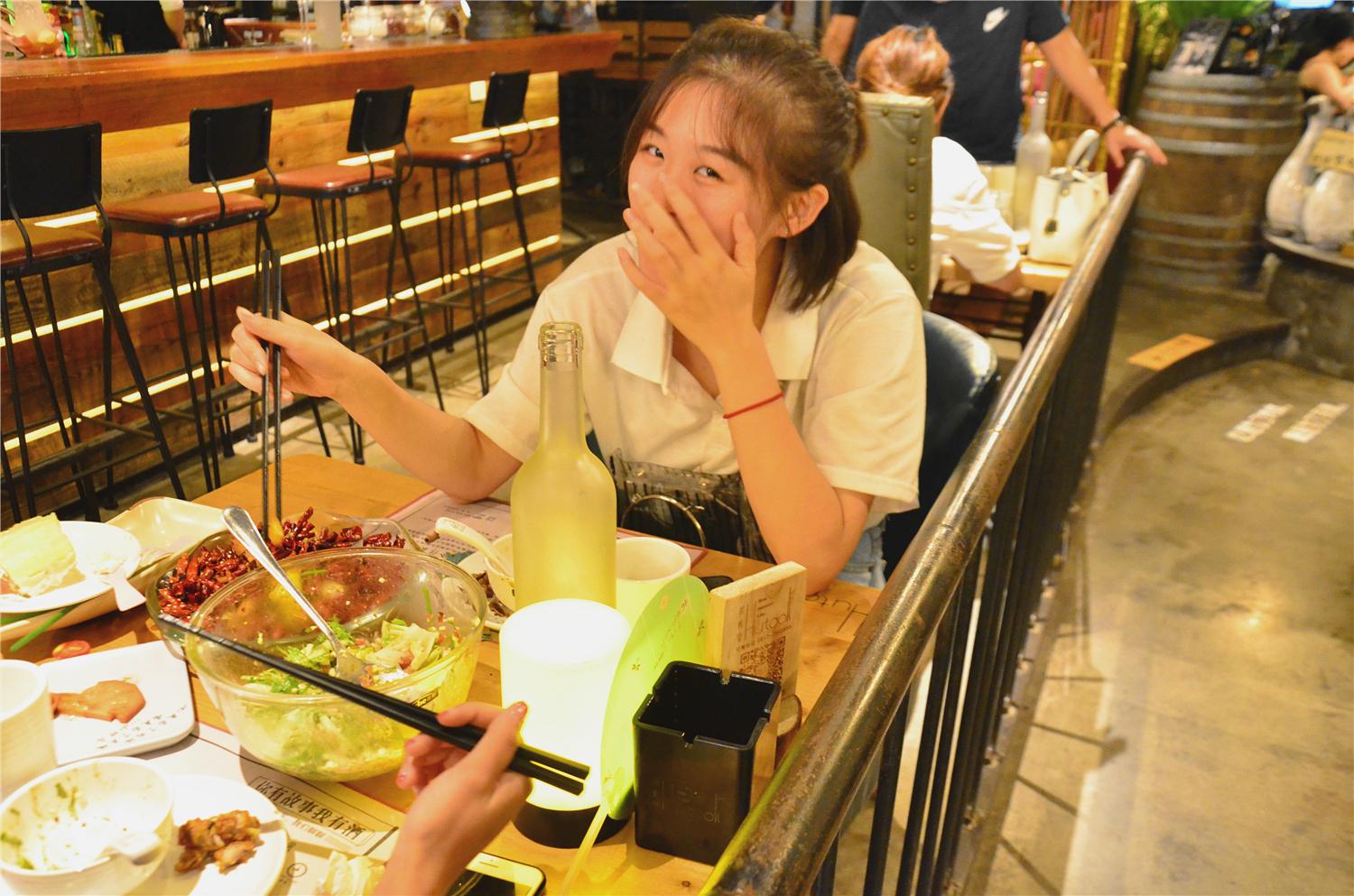 四川南充:抖音网红音乐派对,美食、美酒独醉胡桃里!