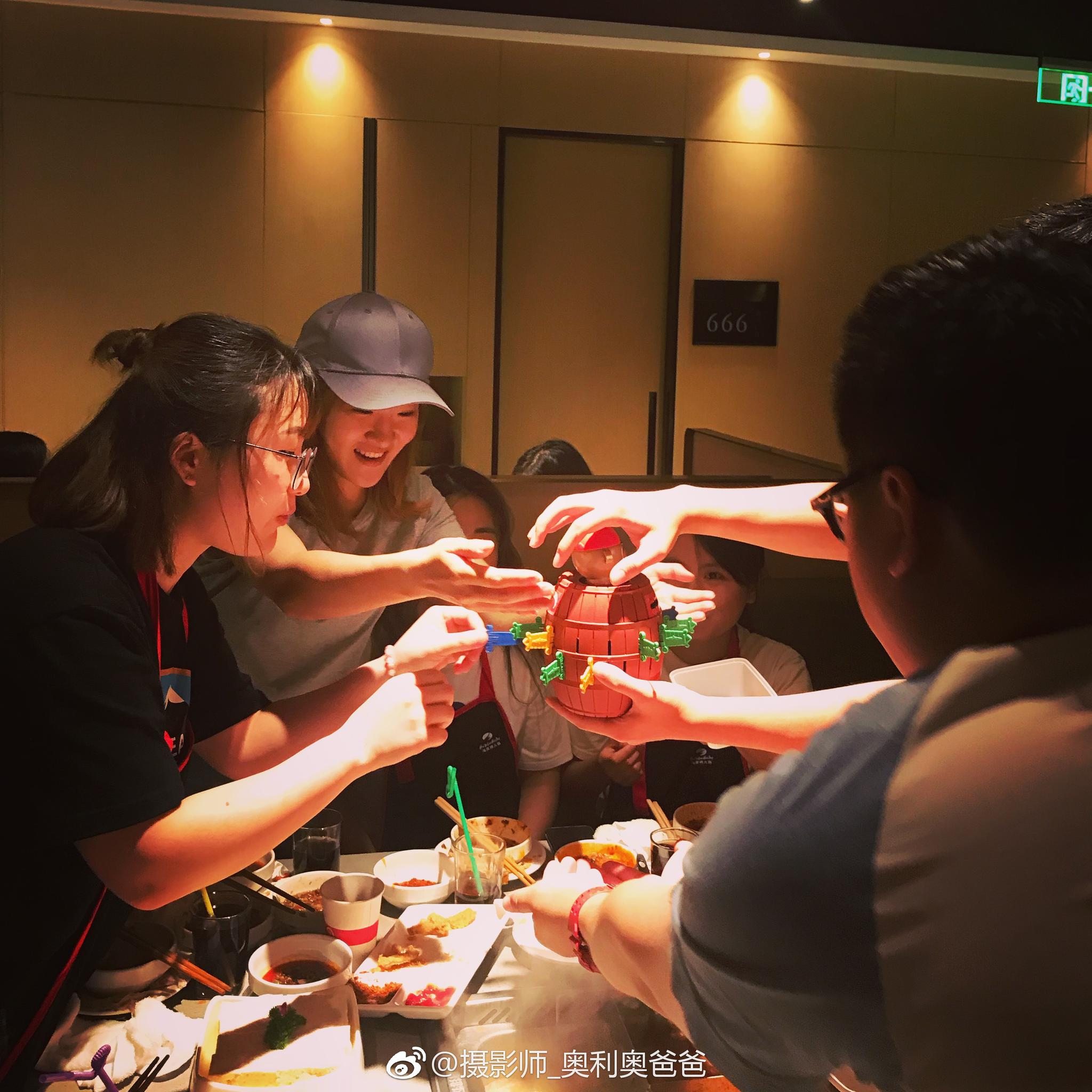火锅团建：企业活力的新火花