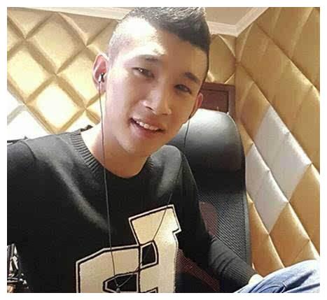 虎牙惊现超级神豪,一天豪刷几千万,粉丝:家里有