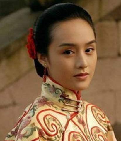 她曾是校花,却与穷影帝结婚,如今两人奋斗8年仍租房住