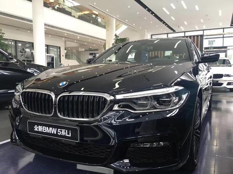 实拍宝马530Li尊享型，内饰豪华不输奔驰，外观堪称完美