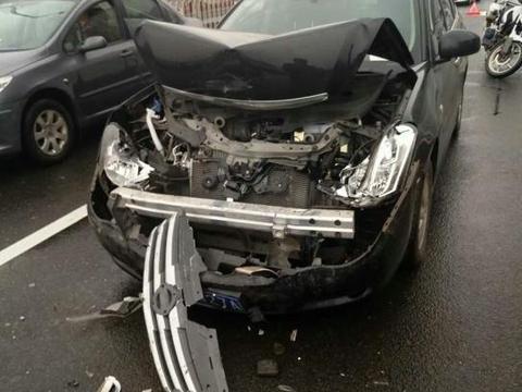 比亚迪与日系车相撞，看看国产车的厉害！