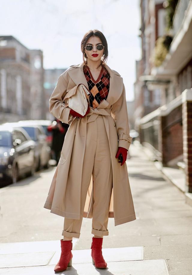 不知道长款风衣怎么穿?时尚博主的街拍，让你告别路人穿搭!