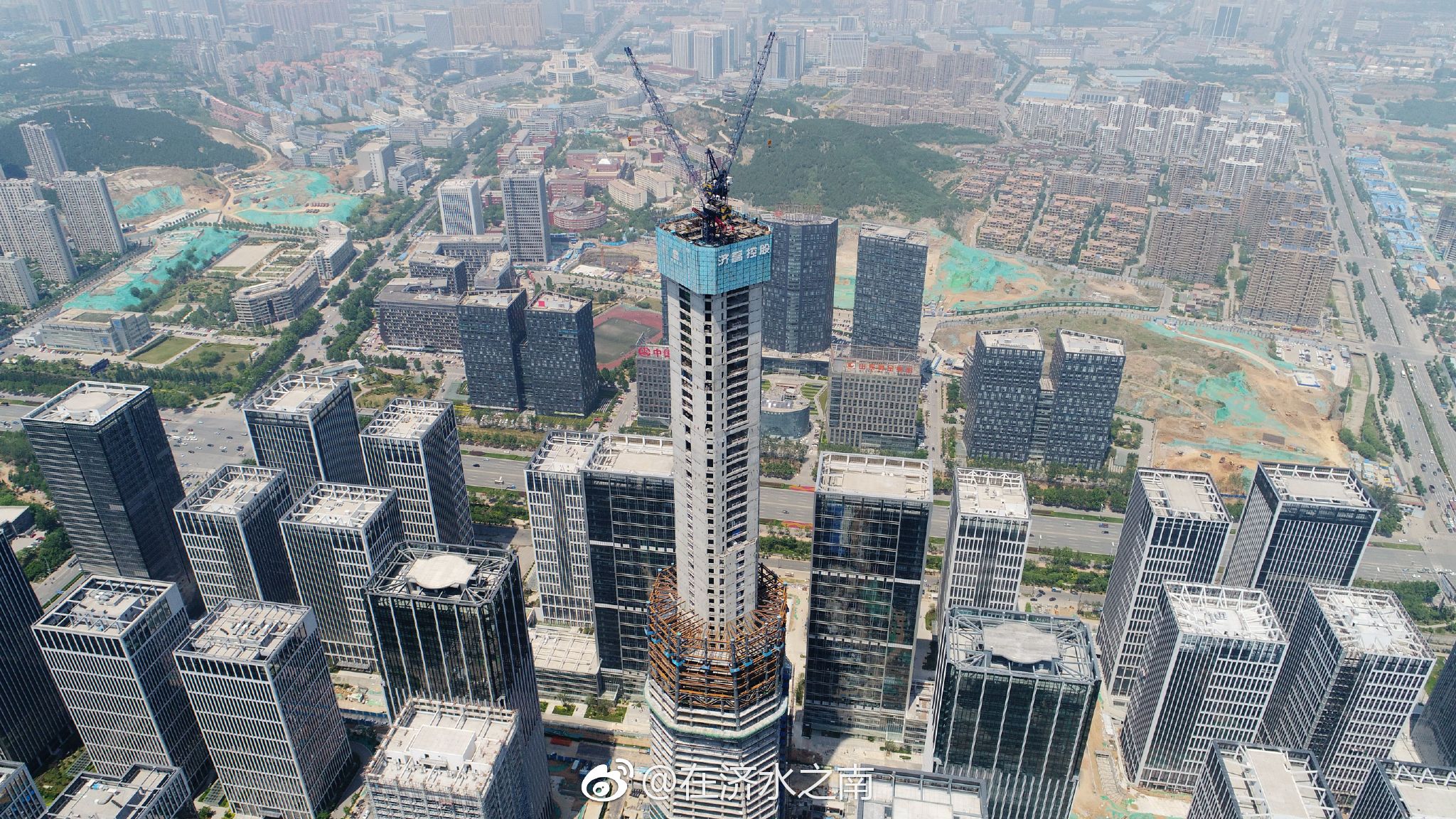 第一高"易主!汉峪金谷在建超高层突破306米济南又长高了[中国赞]