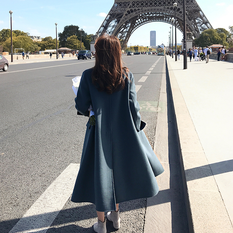 据说:18年森系呢大衣配烟管裤,火的一塌糊涂,谁