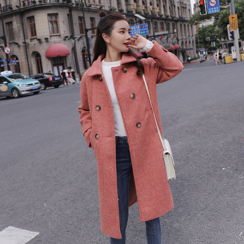 据说:18年森系呢大衣配烟管裤,火的一塌糊涂,谁