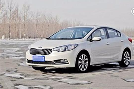 300万的美式坦克遇到10万的起亚K3，会怎么样？