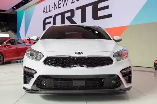 起亚再次翻身，帅气的外观，超高的配置，仅8万起直接秒杀本田